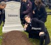 Grant Gustin Next to Oliver Queens Grave 17022020012816.jpg